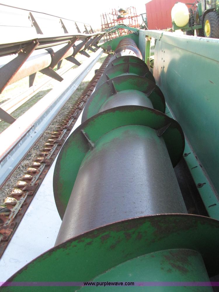 image for item G8443 1990 John Deere 930 platform header