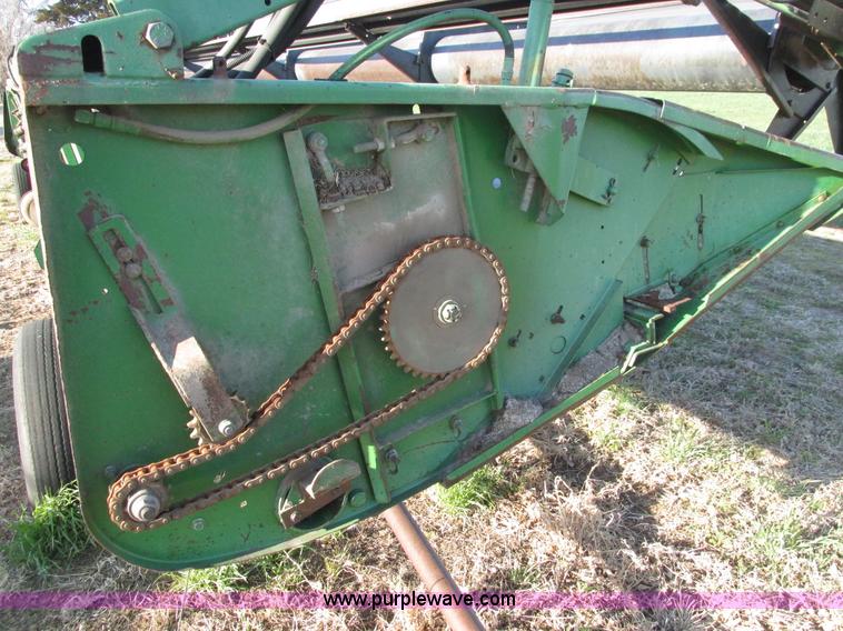 image for item G8443 1990 John Deere 930 platform header