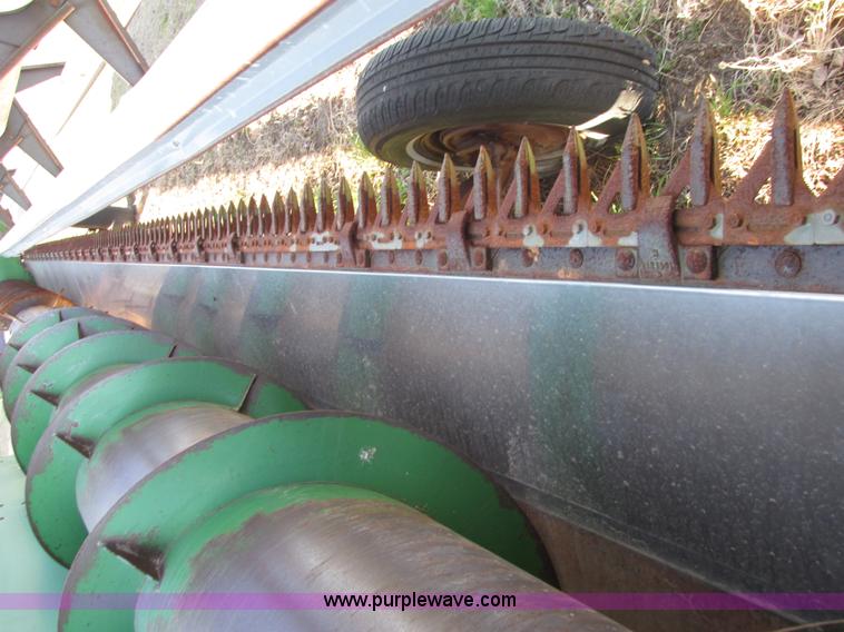 image for item G8443 1990 John Deere 930 platform header