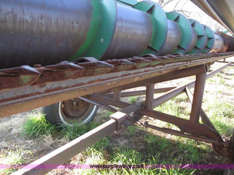 image for item G8443 1990 John Deere 930 platform header