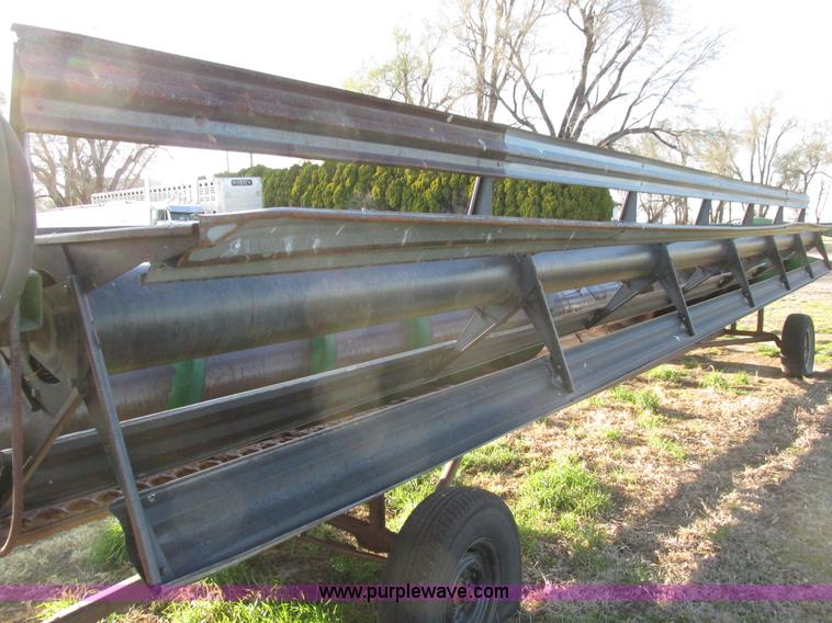 image for item G8443 1990 John Deere 930 platform header