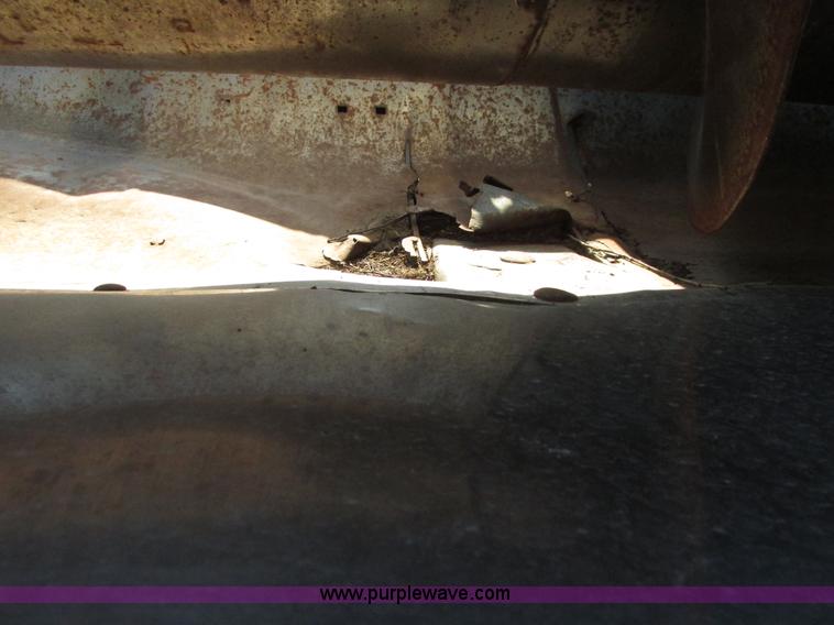 image for item G8443 1990 John Deere 930 platform header