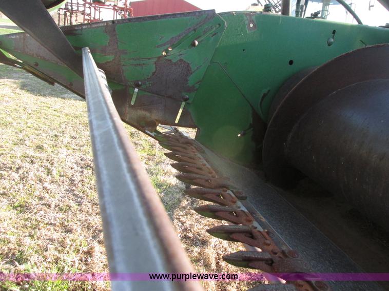 image for item G8443 1990 John Deere 930 platform header