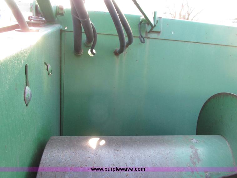 image for item G8443 1990 John Deere 930 platform header