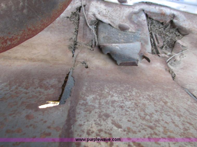 image for item G8443 1990 John Deere 930 platform header