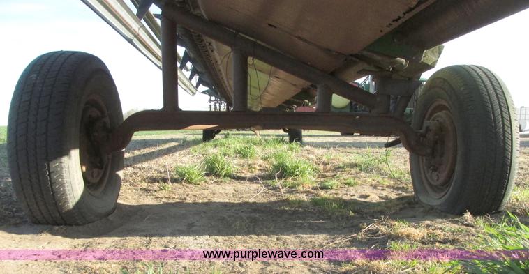 image for item G8443 1990 John Deere 930 platform header