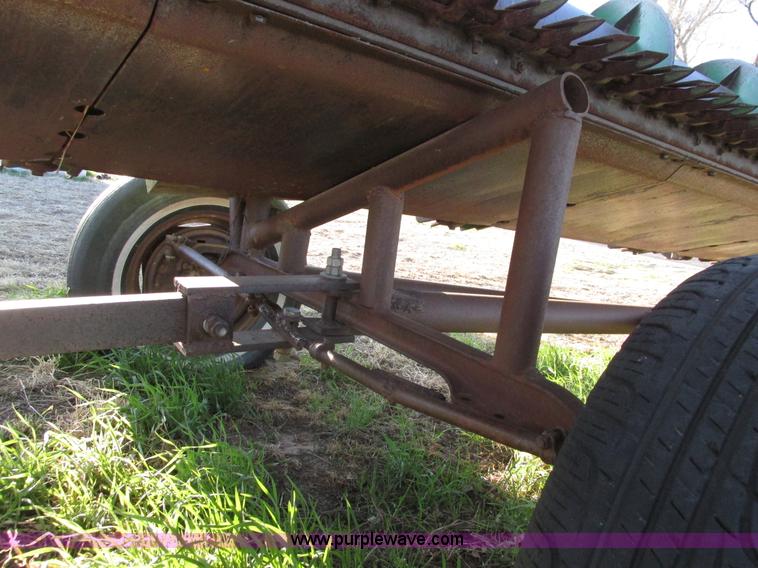 image for item G8443 1990 John Deere 930 platform header