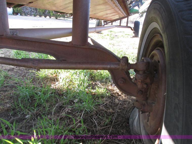 image for item G8443 1990 John Deere 930 platform header