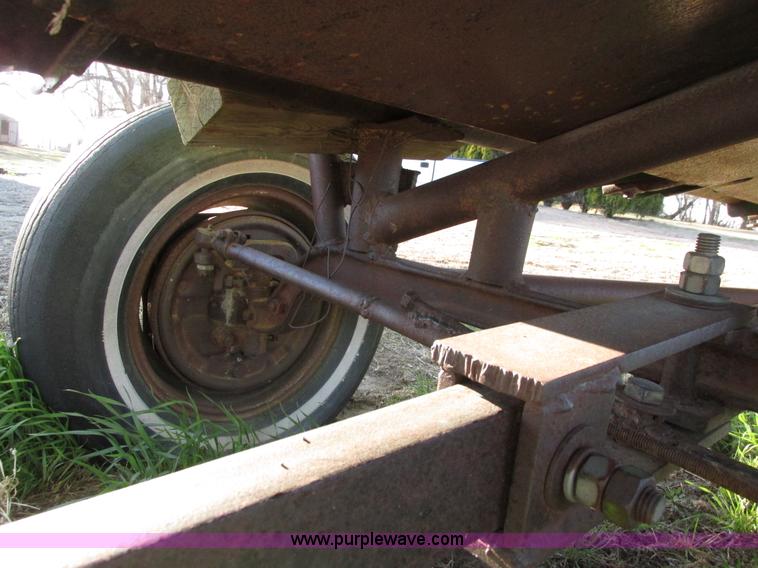 image for item G8443 1990 John Deere 930 platform header