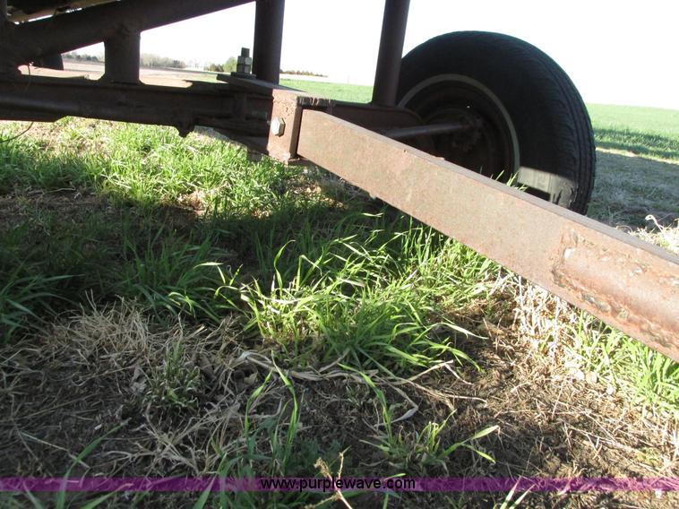 image for item G8443 1990 John Deere 930 platform header