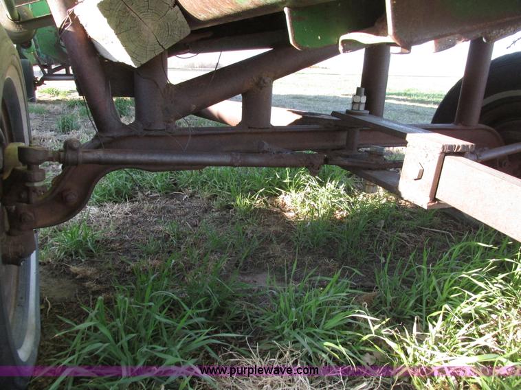 image for item G8443 1990 John Deere 930 platform header