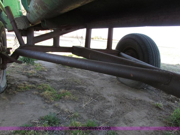 image for item G8443 1990 John Deere 930 platform header