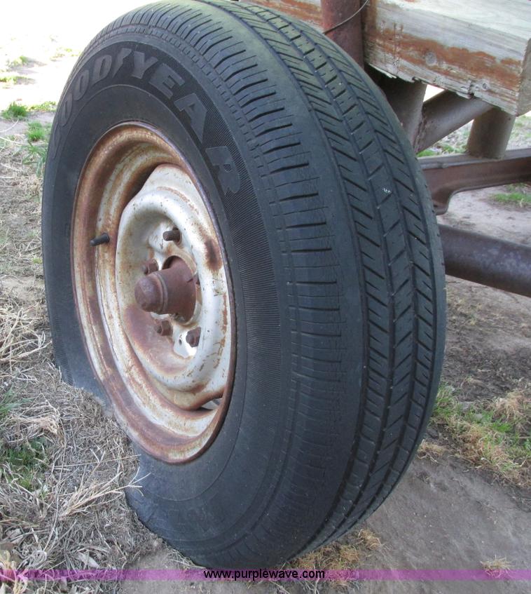 image for item G8443 1990 John Deere 930 platform header