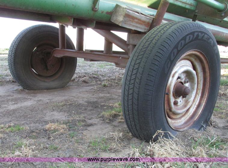 image for item G8443 1990 John Deere 930 platform header