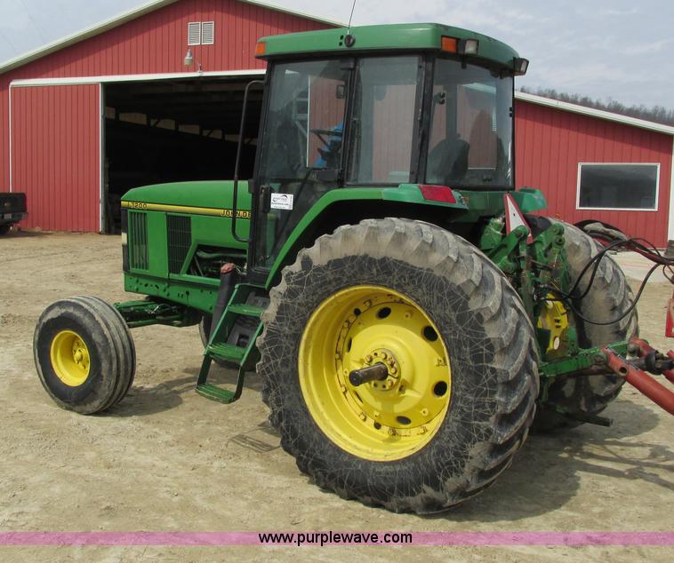 image for item G8789 1994 John Deere 7200 tractor