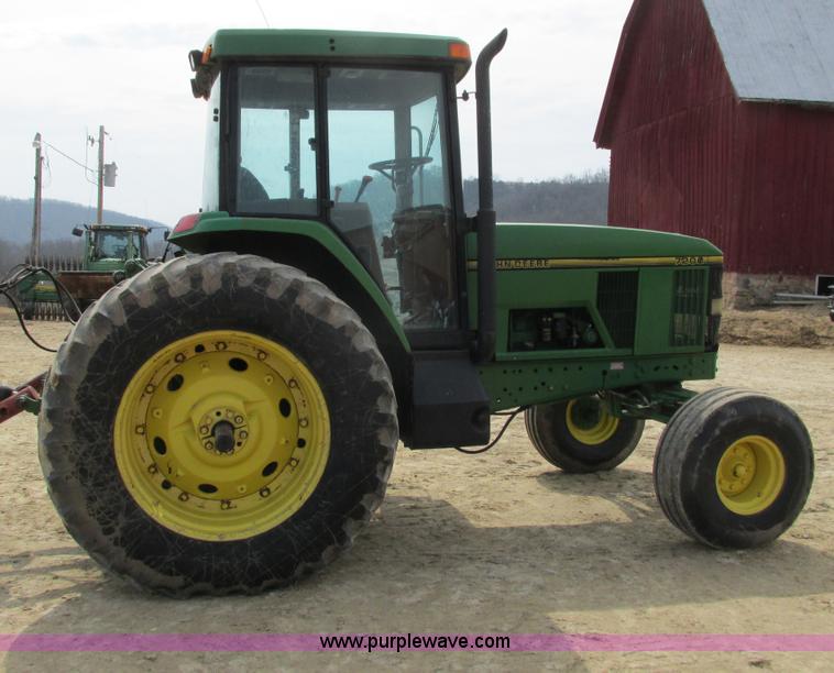 image for item G8789 1994 John Deere 7200 tractor