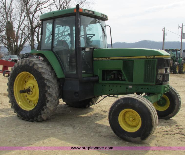 image for item G8789 1994 John Deere 7200 tractor