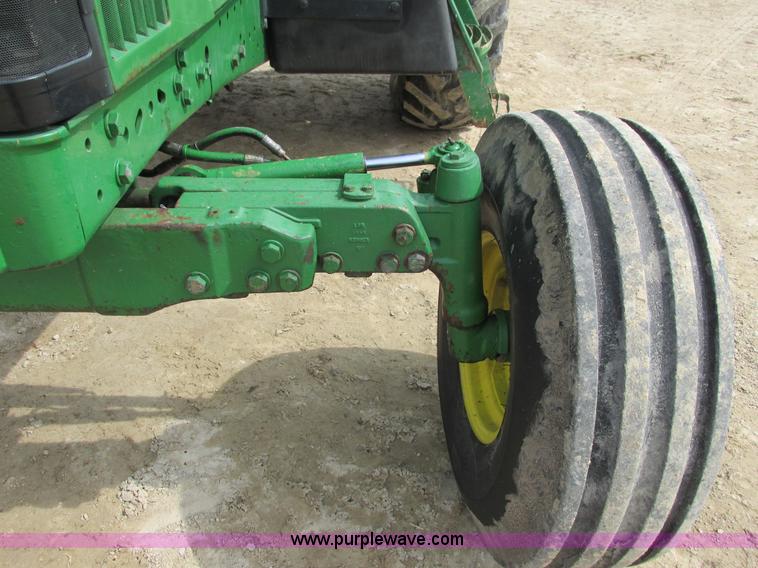 image for item G8789 1994 John Deere 7200 tractor