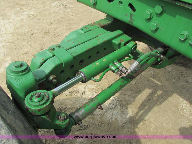 image for item G8789 1994 John Deere 7200 tractor