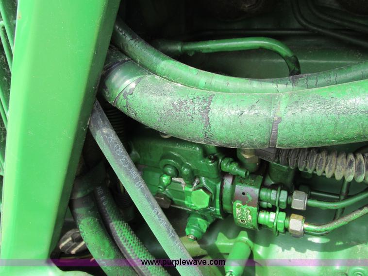 image for item G8789 1994 John Deere 7200 tractor