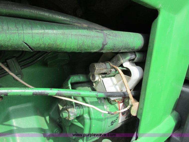 image for item G8789 1994 John Deere 7200 tractor