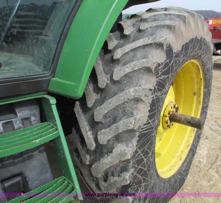 image for item G8789 1994 John Deere 7200 tractor