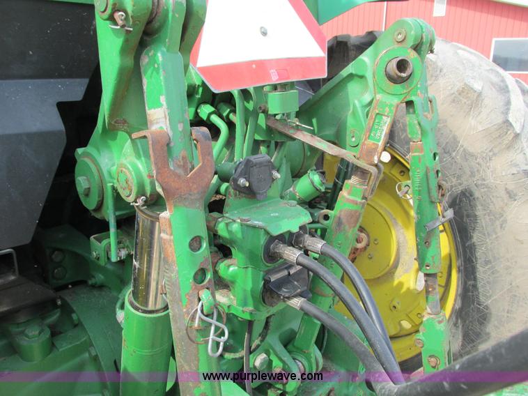 image for item G8789 1994 John Deere 7200 tractor