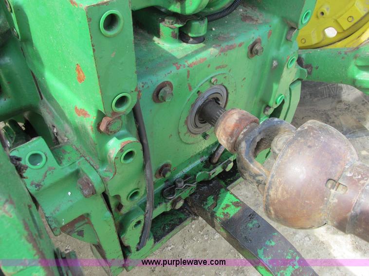 image for item G8789 1994 John Deere 7200 tractor