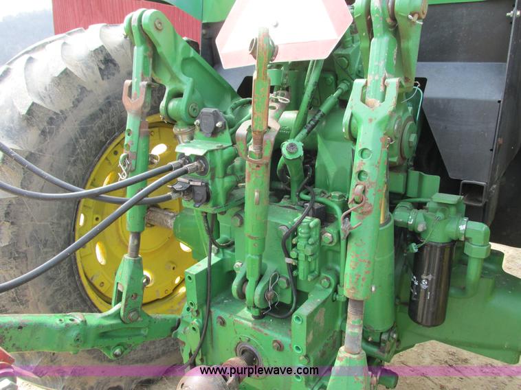 image for item G8789 1994 John Deere 7200 tractor