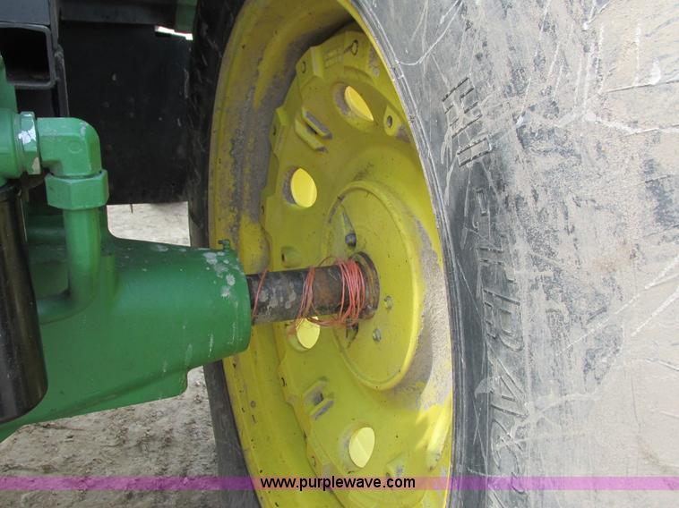 image for item G8789 1994 John Deere 7200 tractor