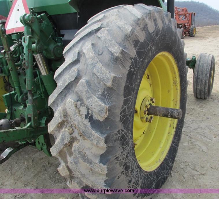 image for item G8789 1994 John Deere 7200 tractor