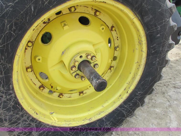 image for item G8789 1994 John Deere 7200 tractor