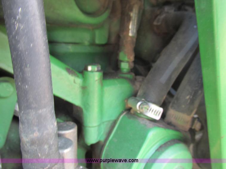 image for item G8789 1994 John Deere 7200 tractor