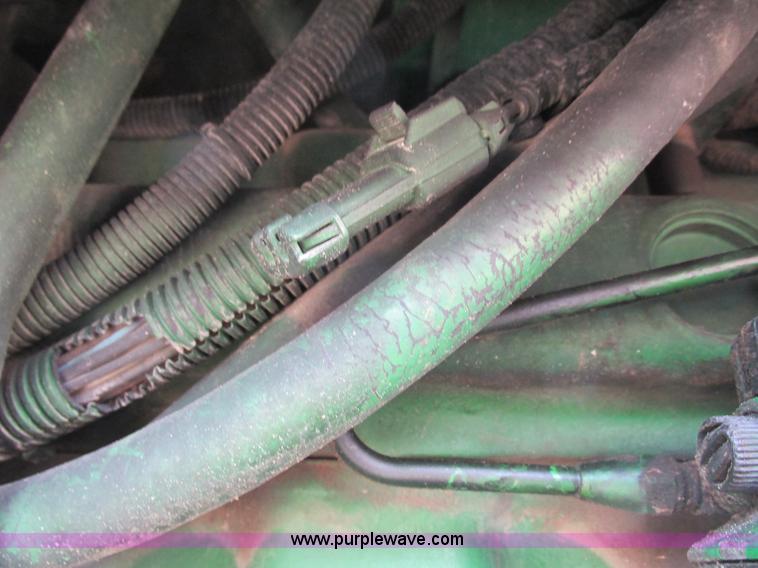 image for item G8789 1994 John Deere 7200 tractor