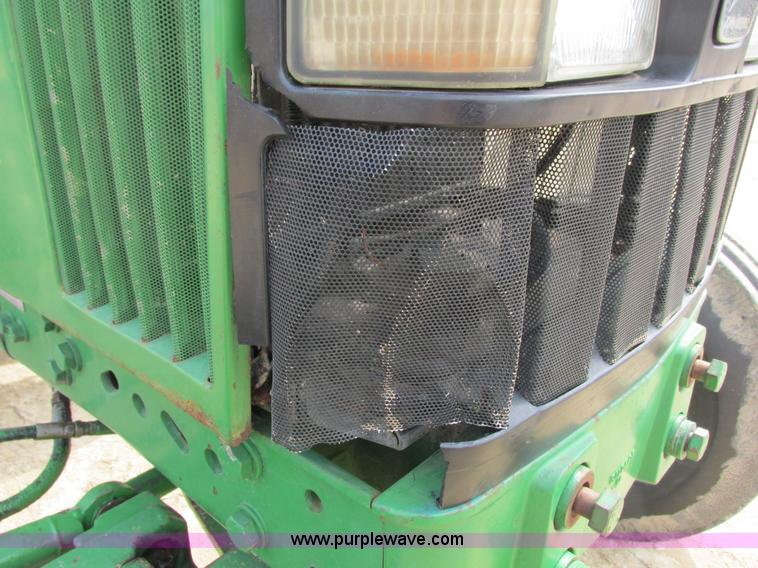 image for item G8789 1994 John Deere 7200 tractor