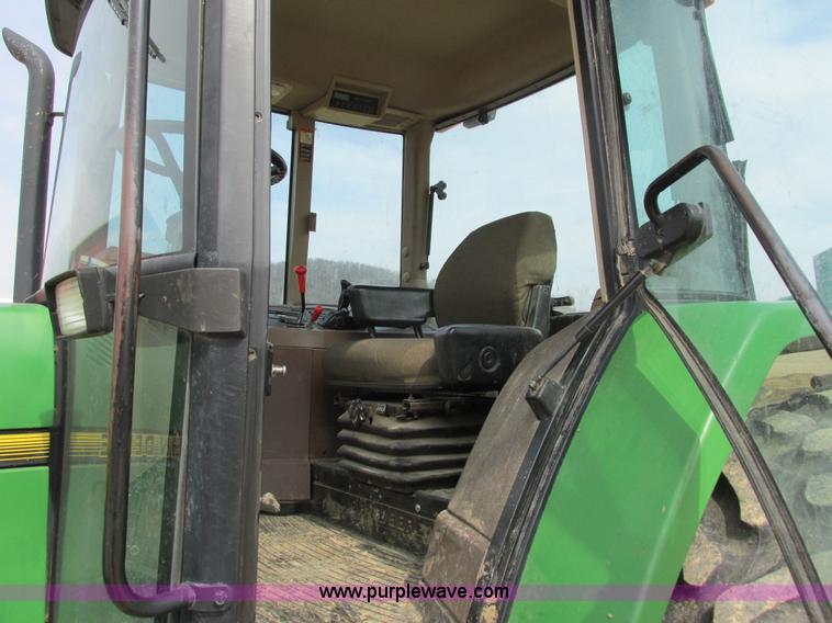 image for item G8789 1994 John Deere 7200 tractor