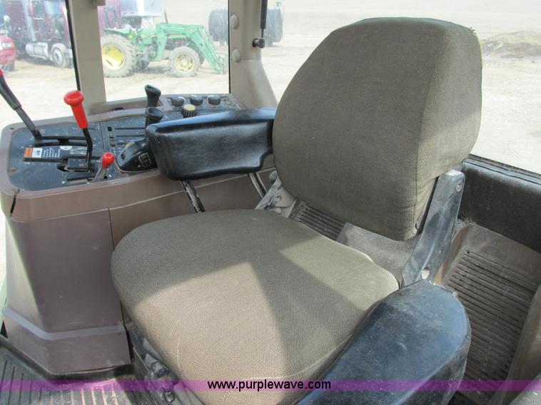 image for item G8789 1994 John Deere 7200 tractor