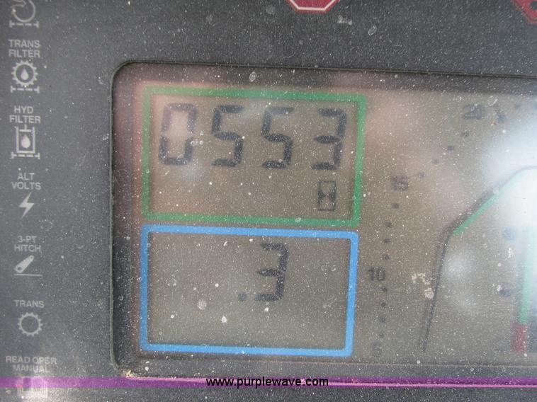 image for item G8789 1994 John Deere 7200 tractor