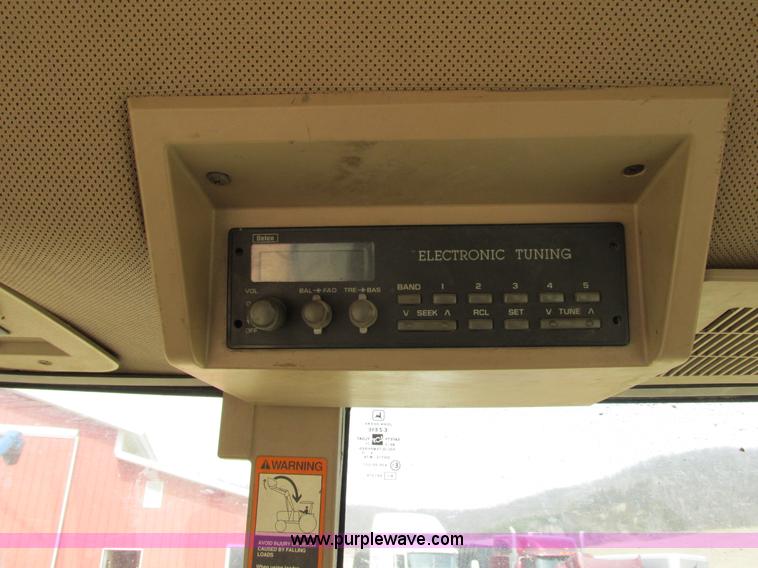 image for item G8789 1994 John Deere 7200 tractor