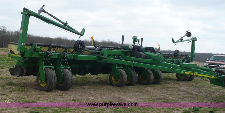 image for item G9331 1999 John Deere 1780 split-row planter