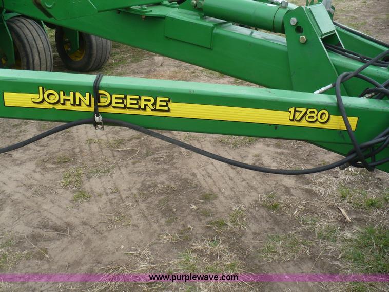 image for item G9331 1999 John Deere 1780 split-row planter