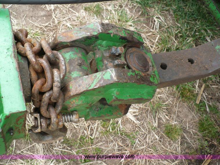 image for item G9331 1999 John Deere 1780 split-row planter