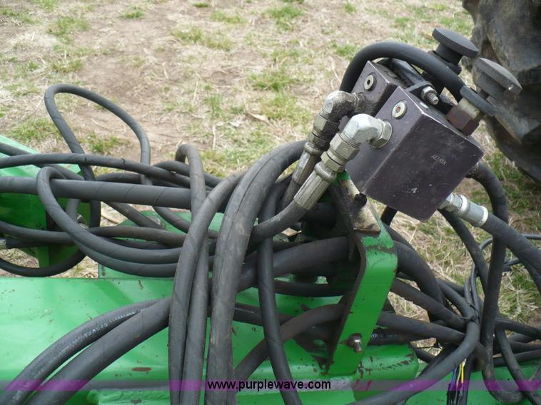 image for item G9331 1999 John Deere 1780 split-row planter