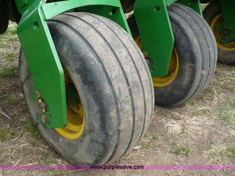 image for item G9331 1999 John Deere 1780 split-row planter