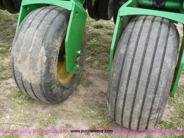image for item G9331 1999 John Deere 1780 split-row planter