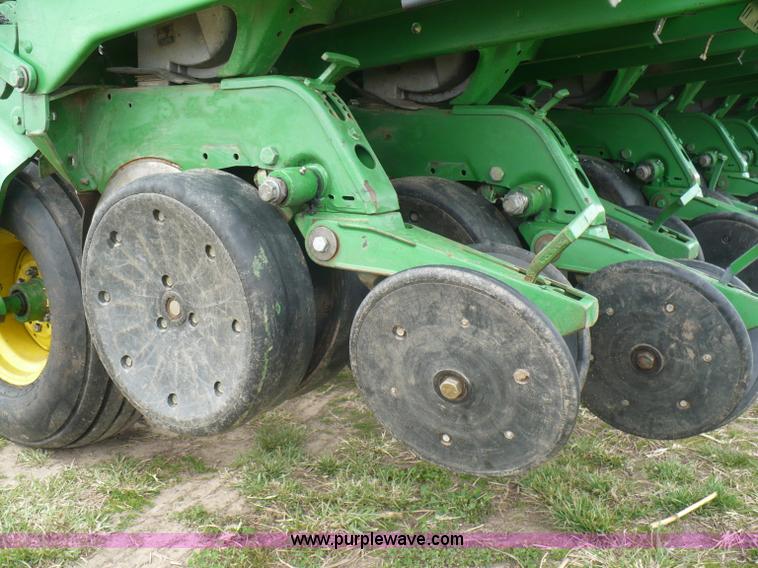image for item G9331 1999 John Deere 1780 split-row planter