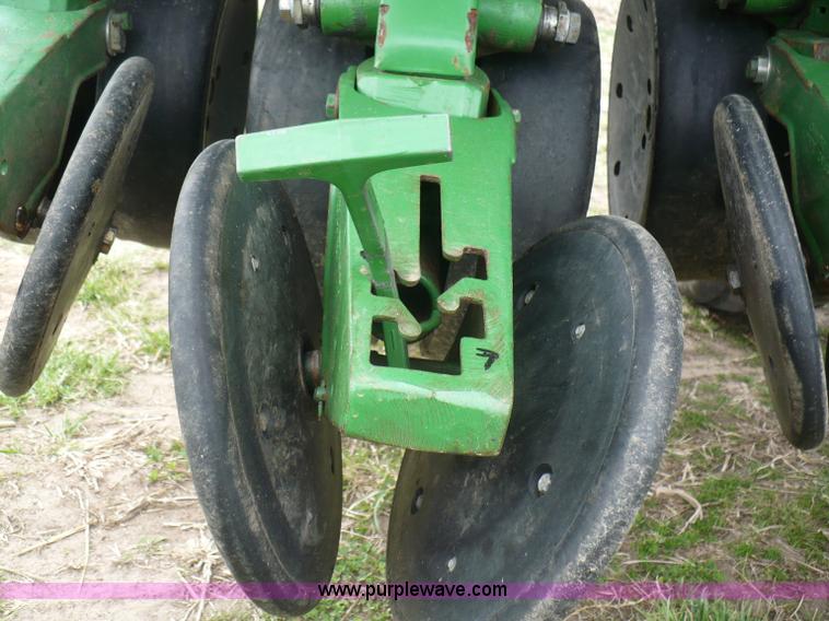 image for item G9331 1999 John Deere 1780 split-row planter