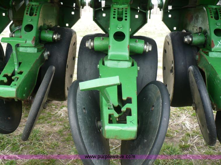 image for item G9331 1999 John Deere 1780 split-row planter