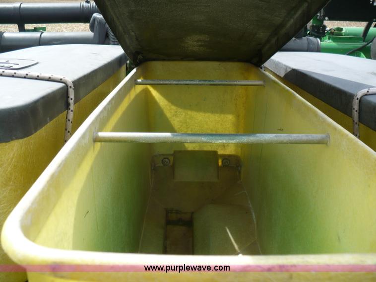 image for item G9331 1999 John Deere 1780 split-row planter