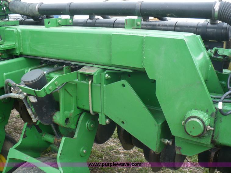 image for item G9331 1999 John Deere 1780 split-row planter